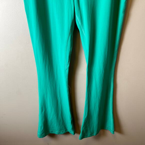 Lululemon Align High-Rise Mini-Flared Pant‎ 32"
Maldives Green Size 14 - Picture 3 of 8